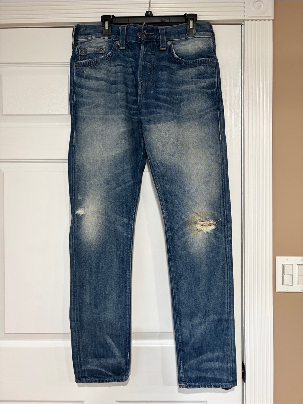 Final sale- True religion-Straight-Fit tapered Distressed Blue Men's Jeans 32